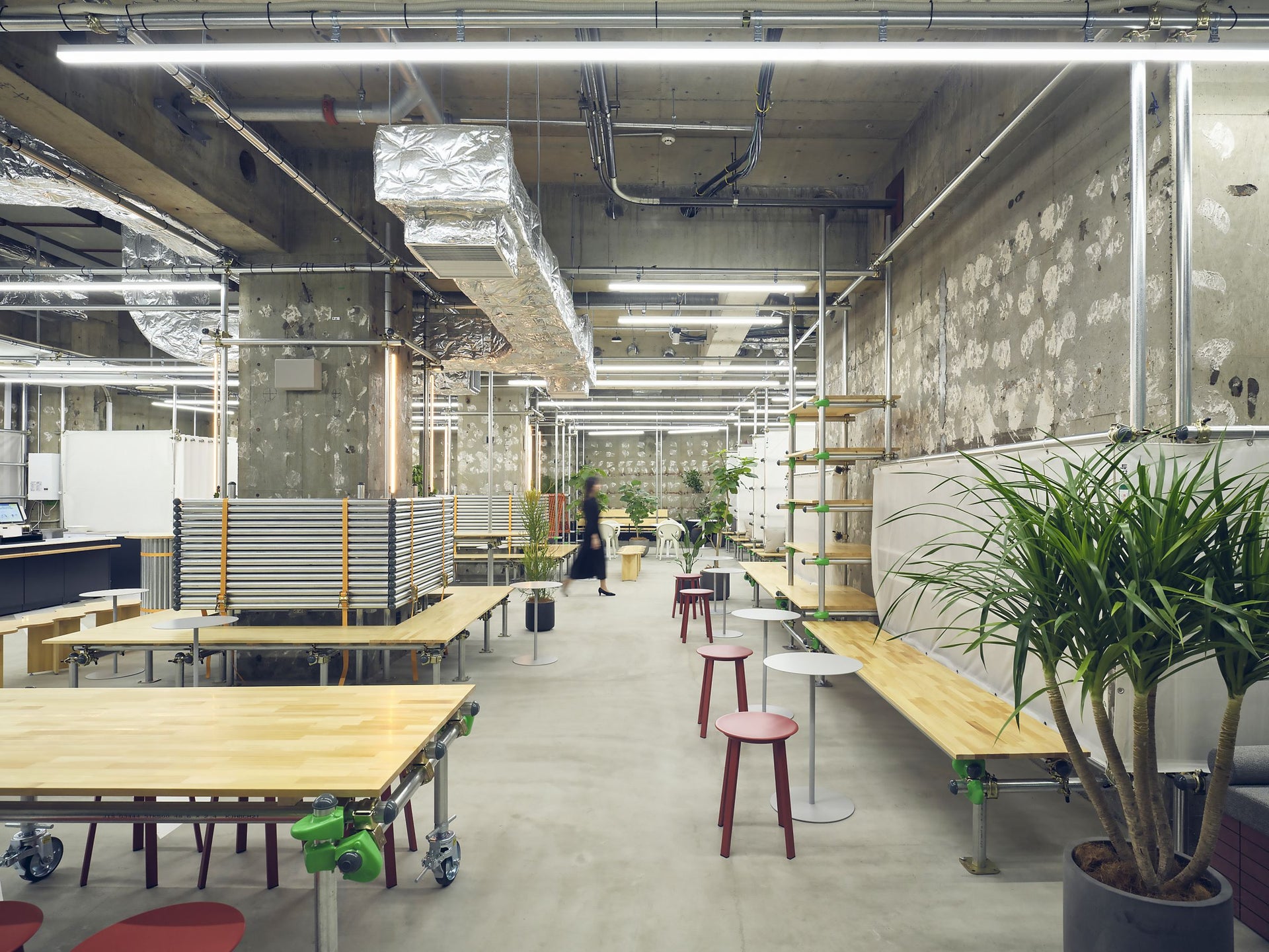 Shinjuku Center Building Sustainable Lounge "i-ma"